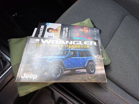 Certified 2025 Jeep Wrangler Unlimited Sahara w/ Safety Group AWD/4WD image 19
