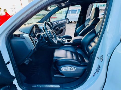 Used 2015 Porsche Cayenne Turbo image 61