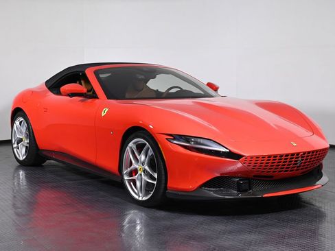 Used 2025 Ferrari Roma Spider RWD image 11