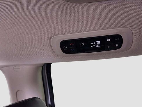 Used 2024 Chrysler Pacifica Touring-L FWD image 40