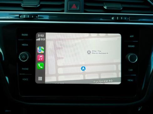 Used 2024 Volkswagen Tiguan SE R-Line image 11