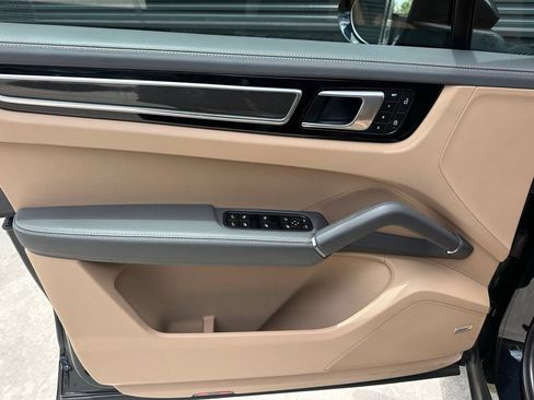 Certified 2023 Porsche Cayenne AWD/4WD image 16