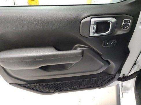 Used 2022 Jeep Wrangler Unlimited Rubicon w/ LED Lighting Group AWD/4WD image 22