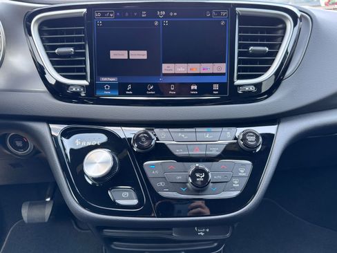 New 2026 Chrysler Voyager LX image 18
