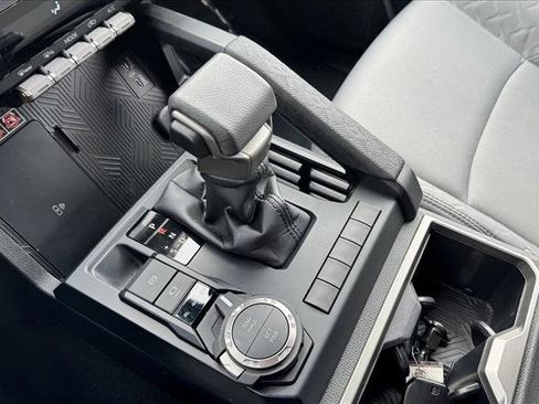 Certified 2025 Toyota Tacoma SR5 AWD/4WD image 16