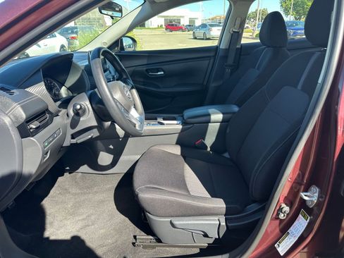 Used 2025 Nissan Sentra SV FWD image 27