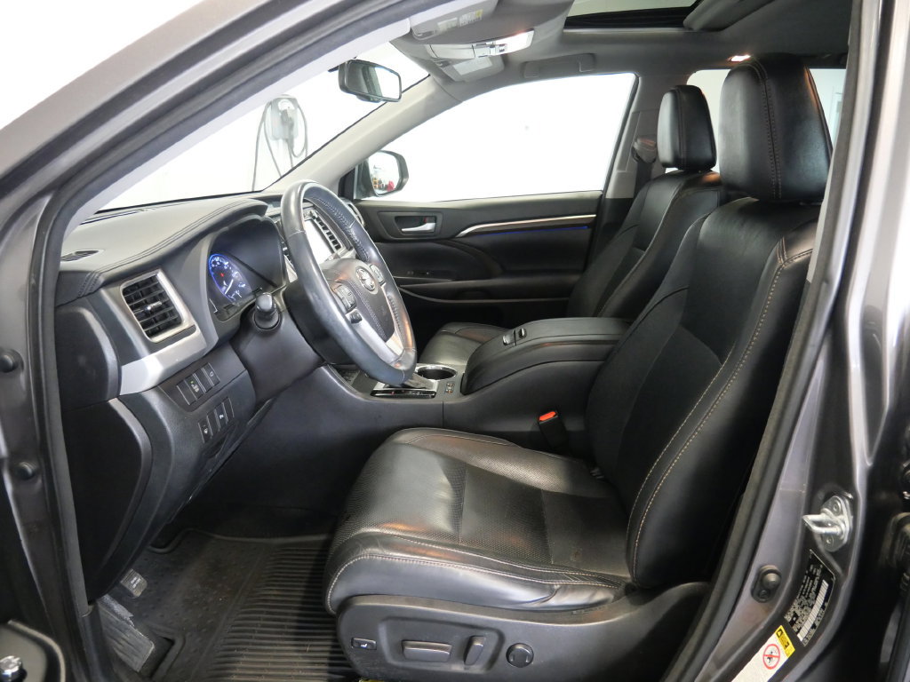 Used 2016 Toyota Highlander Limited AWD/4WD image 15