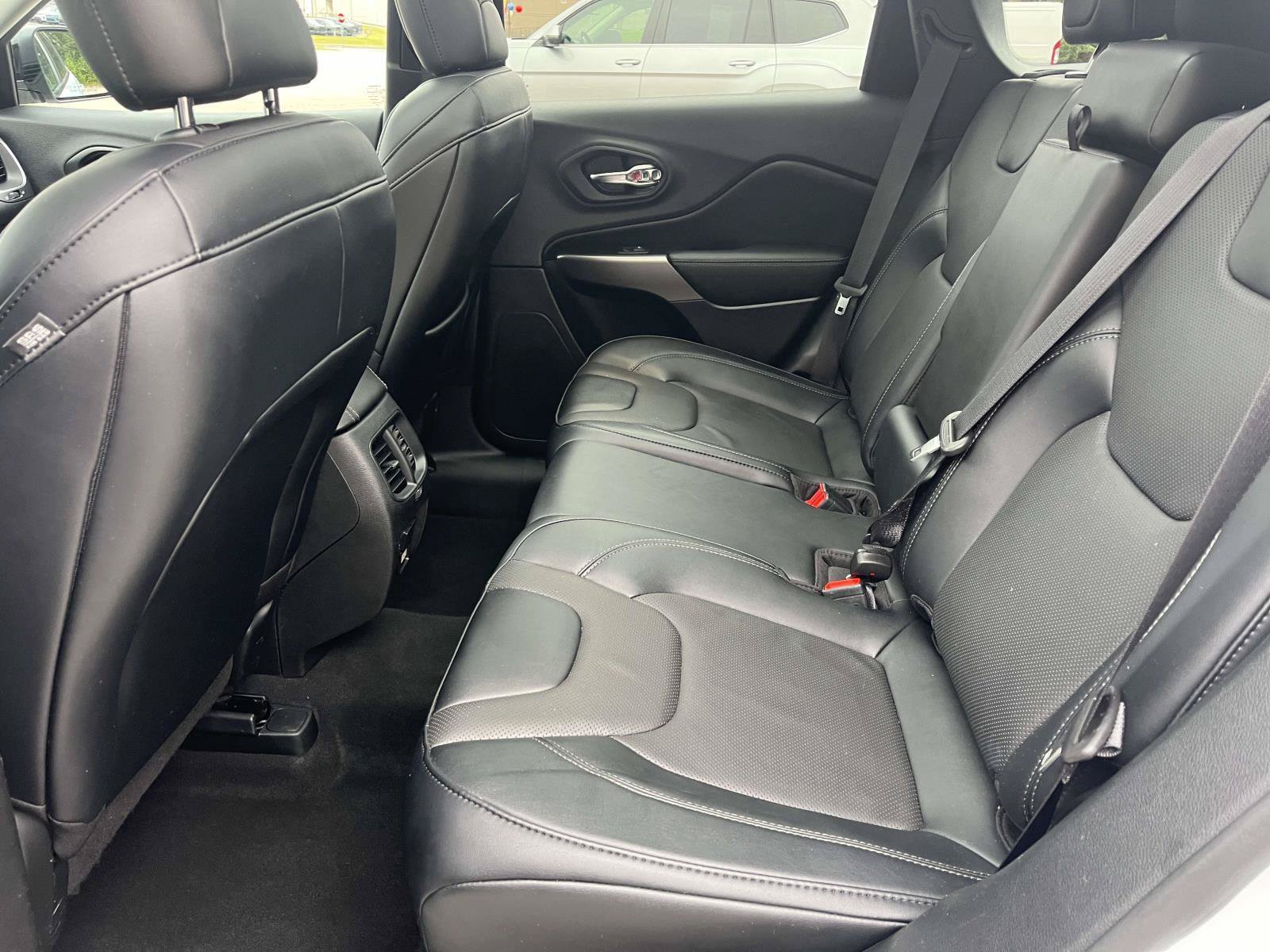 Used 2022 Jeep Cherokee Latitude Lux w/ Sun & Sound Group FWD image 13