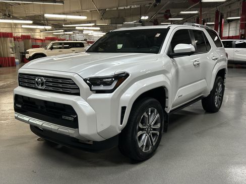 Used 2025 Toyota 4Runner Limited AWD/4WD image 5