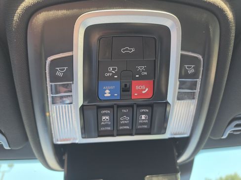 Used 2022 RAM 3500 Laramie AWD/4WD image 36