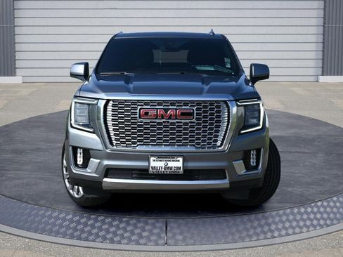 Used 2022 GMC Yukon XL Denali image 2