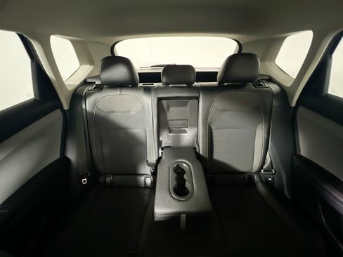 Used 2024 Volkswagen Taos SE image 33