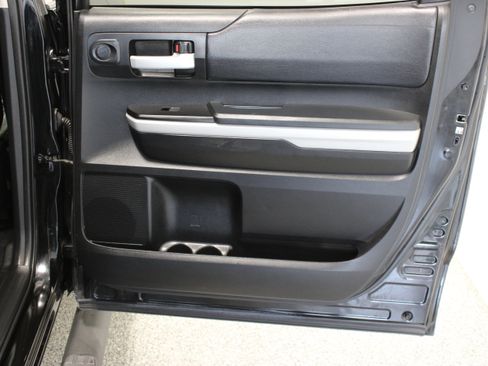 Used 2019 Toyota Tundra SR5 w/ SR5 Upgrade Package AWD/4WD image 32