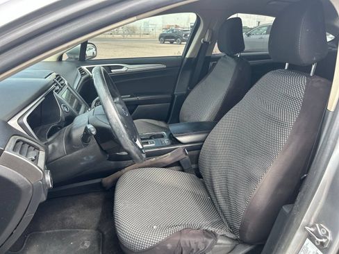 Used 2020 Ford Fusion SE FWD image 15