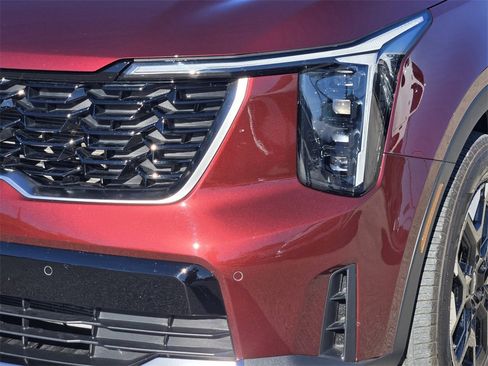 Certified 2025 Kia Sorento S image 7