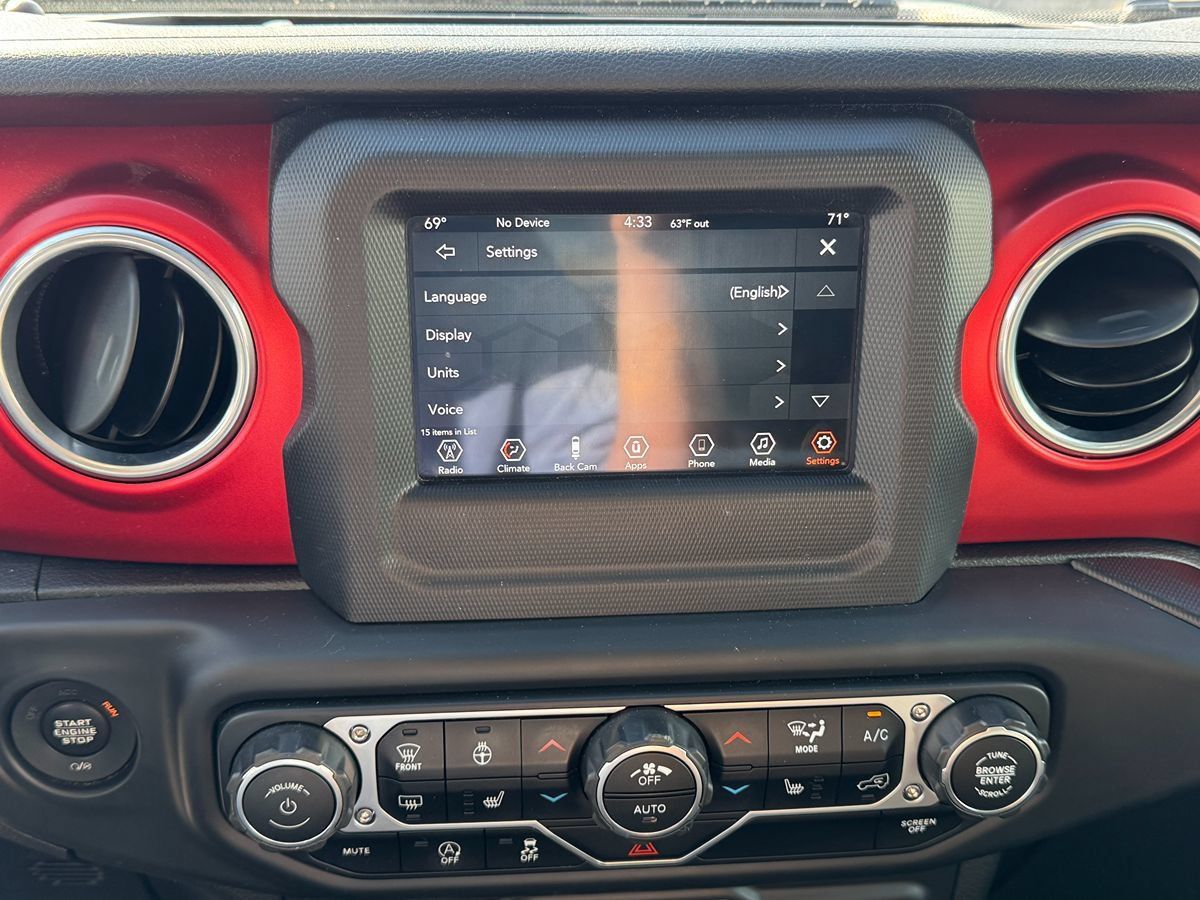 Used 2018 Jeep Wrangler Unlimited Rubicon w/ LED Lighting Group AWD/4WD image 18