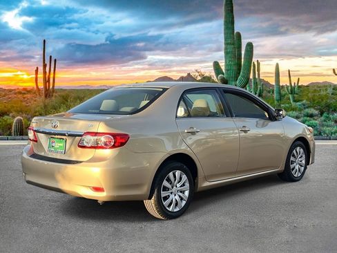 Used 2013 Toyota Corolla LE image 3