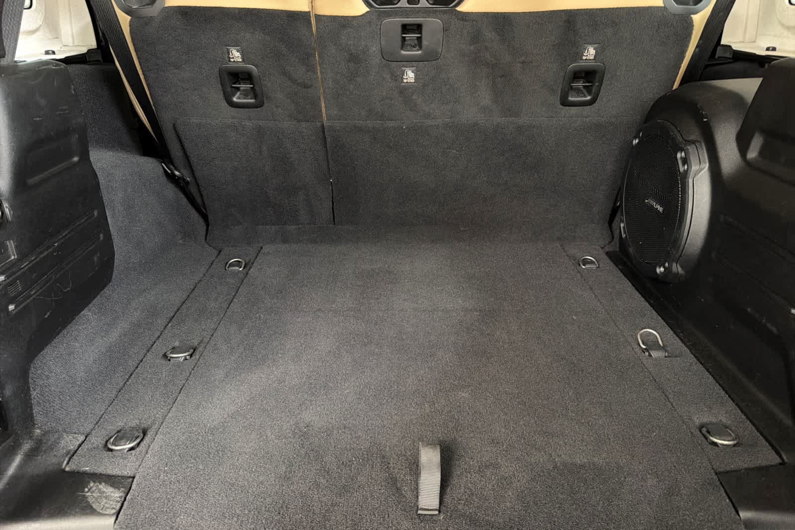 Used 2018 Jeep Wrangler Unlimited Sahara AWD/4WD image 15