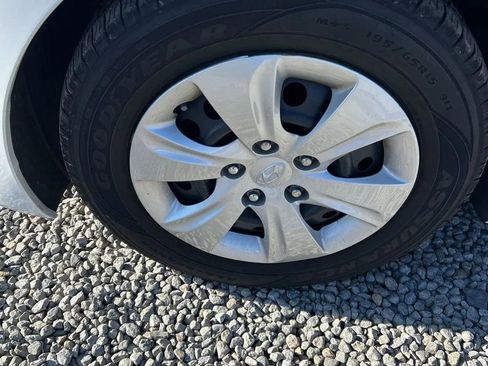 Used 2016 Hyundai Elantra SE image 26