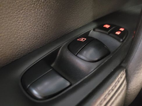 Used 2020 Nissan Rogue SV FWD image 27
