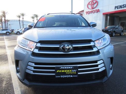 Used 2019 Toyota Highlander XLE image 2