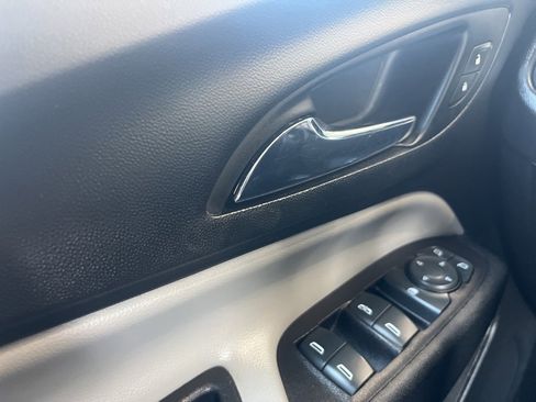Used 2021 Chevrolet Equinox LS image 21