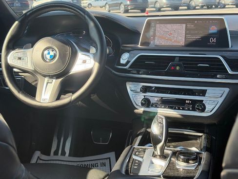 Used 2022 BMW 750i xDrive w/ Executive Package AWD/4WD image 13