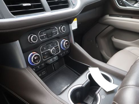 Used 2021 GMC Yukon SLT image 30