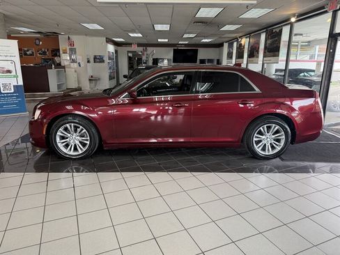 Used 2019 Chrysler 300 Touring L w/ Quick Order Package 22F RWD image 2