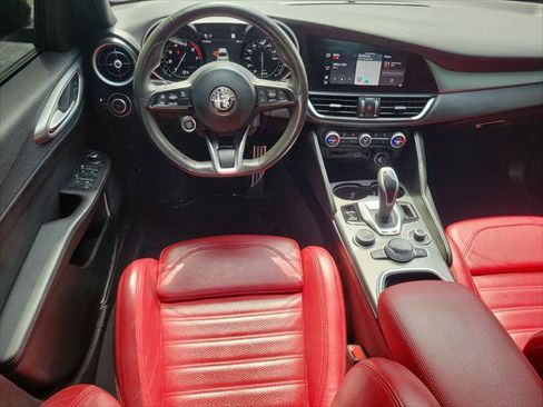 Used 2023 Alfa Romeo Giulia Veloce RWD image 11