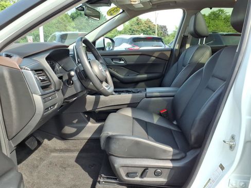 Used 2023 Nissan Rogue SV w/ SV Premium B Package AWD/4WD image 11