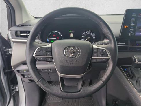 Used 2024 Toyota Sienna XLE image 13