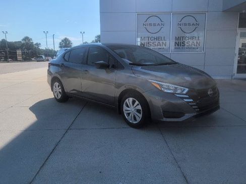 Certified 2025 Nissan Versa S w/ Trunk Package FWD image 1