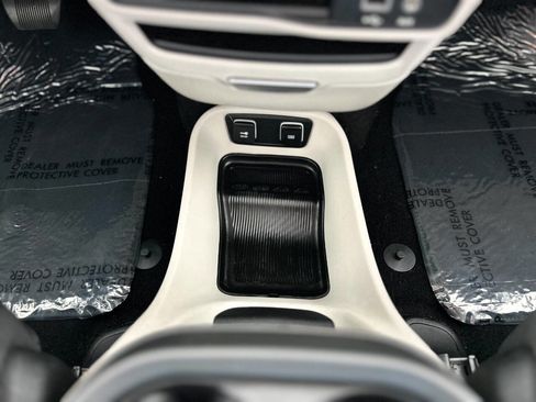 Used 2019 Chrysler Pacifica Touring-L FWD image 61