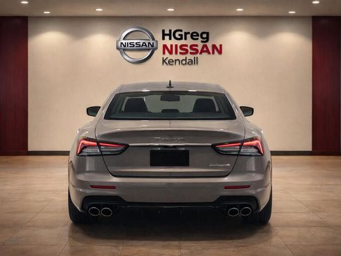 Used 2022 Maserati Quattroporte Modena RWD image 6