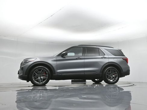 Used 2025 Ford Explorer ST-Line w/ Premium Package RWD image 54