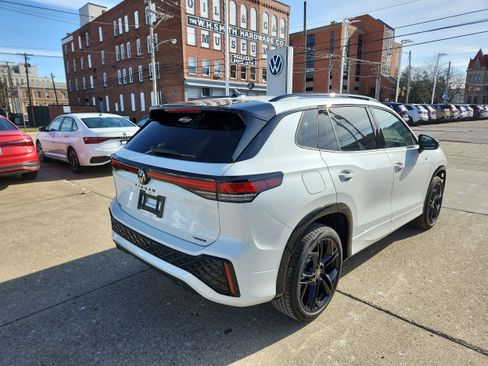 New 2026 Volkswagen Tiguan SE R-Line image 5