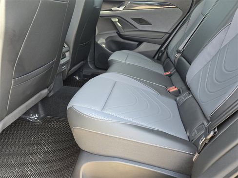 New 2025 Volkswagen Tiguan SE image 23