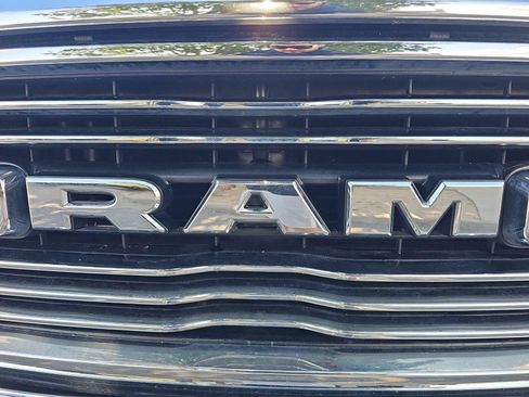 Used 2019 RAM 1500 Laramie AWD/4WD image 9