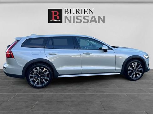 Used 2020 Volvo V60 T5 Cross Country AWD/4WD image 6