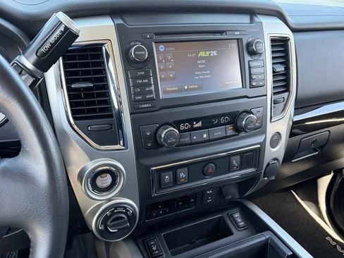 Used 2018 Nissan Titan SV w/ SV Convenience Package AWD/4WD image 12