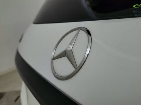 Used 2025 Mercedes-Benz GLC 300 4MATIC image 18
