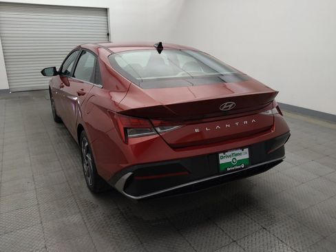 Used 2025 Hyundai Elantra SEL FWD image 6