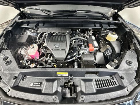 Used 2024 Toyota Highlander LE image 28