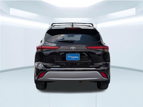 Used 2021 Toyota Highlander Platinum FWD image 5