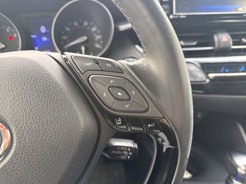 Used 2018 Toyota C-HR XLE image 20