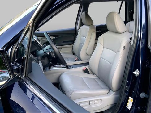 Used 2018 Honda Pilot Touring image 9