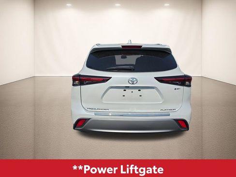 Used 2025 Toyota Highlander Platinum AWD/4WD image 9