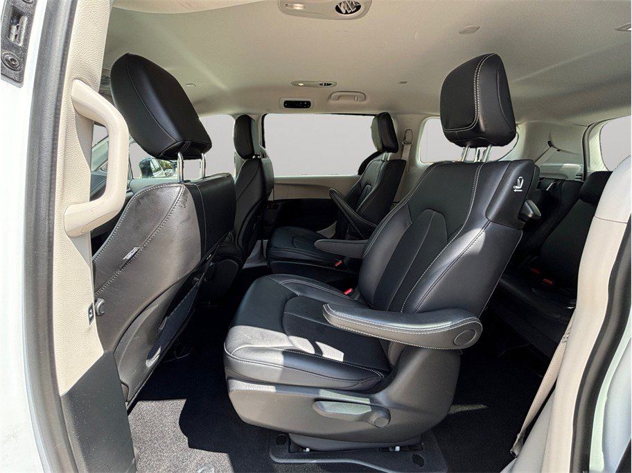 Used 2024 Chrysler Pacifica Limited FWD image 39
