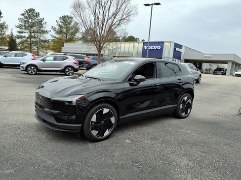 New 2025 Volvo EX30 Plus w/ Protection Package Premier image 8